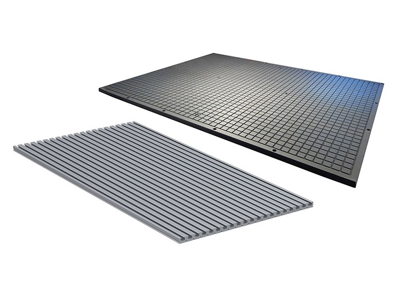 如何選擇數(shù)控雕刻機的真空工作臺和T型槽工作臺？