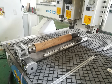 帶車床附件的氣動自動換刀數(shù)控雕刻機