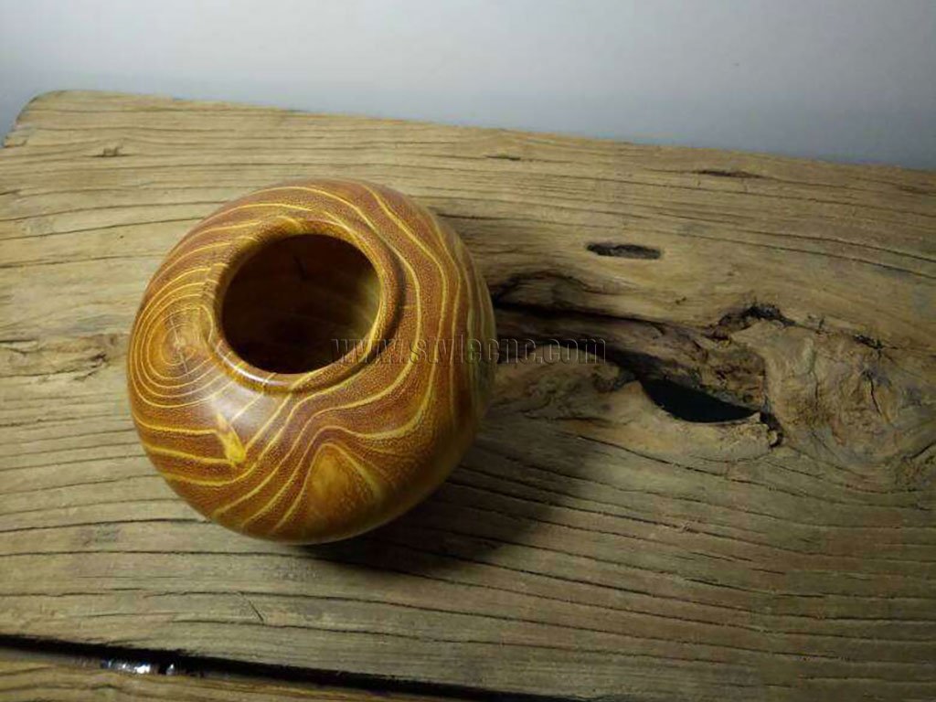 采用數(shù)控木工車床進行 Cudrania Tricuspidata 木罐車削項目