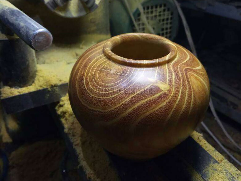 采用數(shù)控木工車床進行 Cudrania Tricuspidata 木罐和罐子車削項目