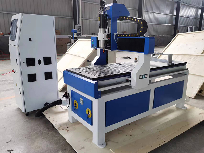 適合家庭使用的帶換刀裝置的小型臺(tái)式數(shù)控雕刻機(jī)