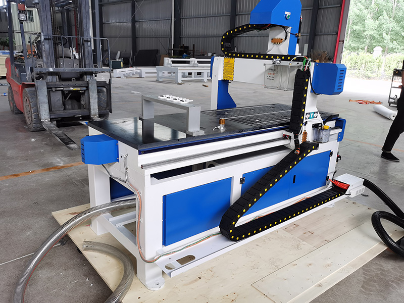 適合家庭使用的帶換刀裝置的小型臺(tái)式數(shù)控雕刻機(jī)
