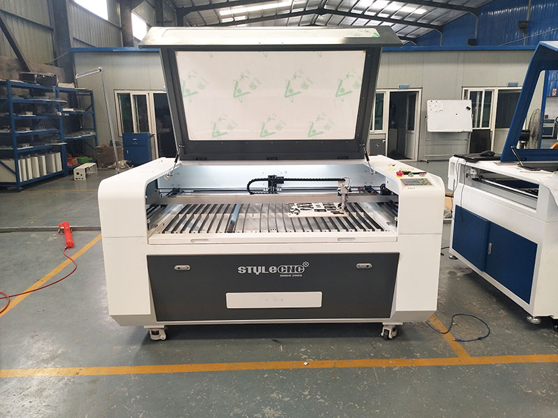 CO2 激光切割機(jī)