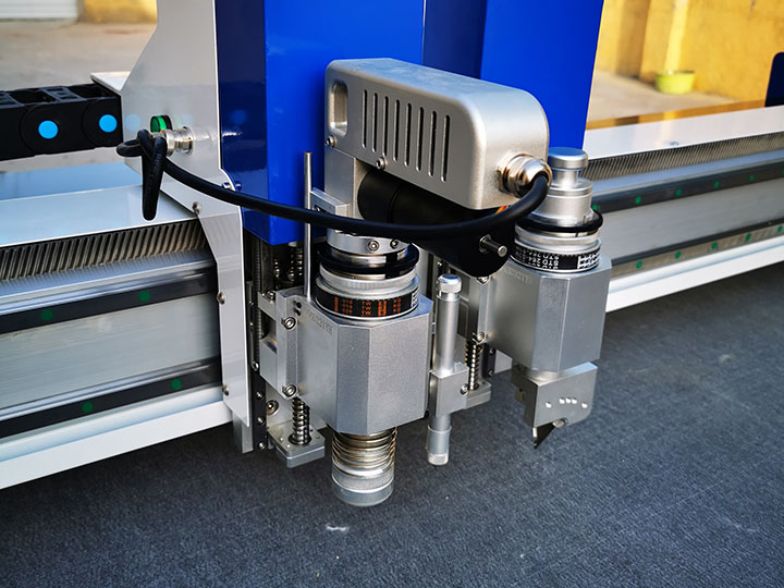 2025年最暢銷的自動數(shù)控紙板切割機(jī)