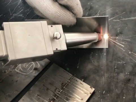 如何使用手持式激光焊接機(jī)？