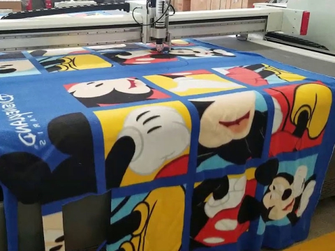 數(shù)控毛毯切割機與振動刀切割機