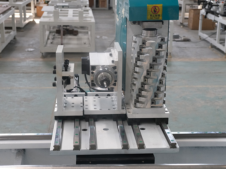 帶自動送料器的多功能數(shù)控木工車床