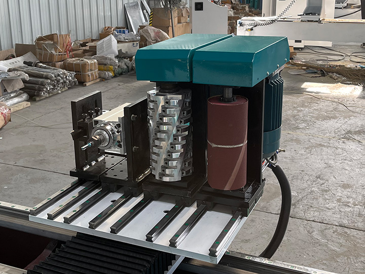 帶自動送料器的多功能數(shù)控木工車床