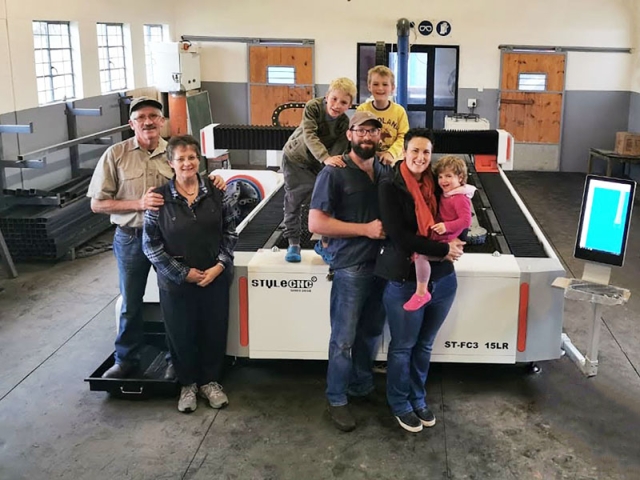 ST-FC3015LR 南非的金屬激光切割機(jī)評(píng)論