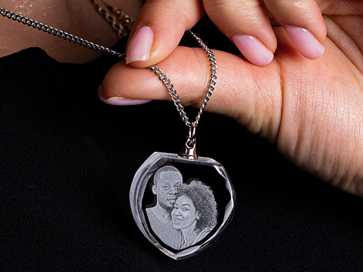 激光雕刻個(gè)性化項(xiàng)鏈心形禮物