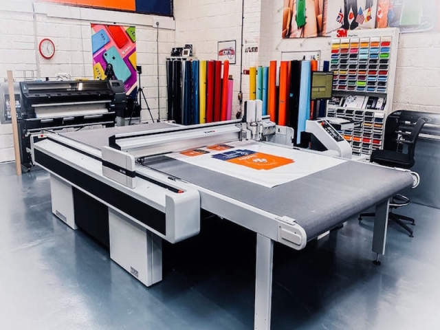 用于印刷、廣告、營銷的數(shù)字平板切割機
