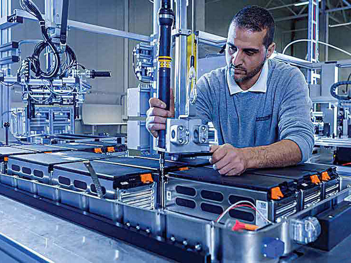 鋰離子電池制造中的高精度激光切割和焊接系統(tǒng)