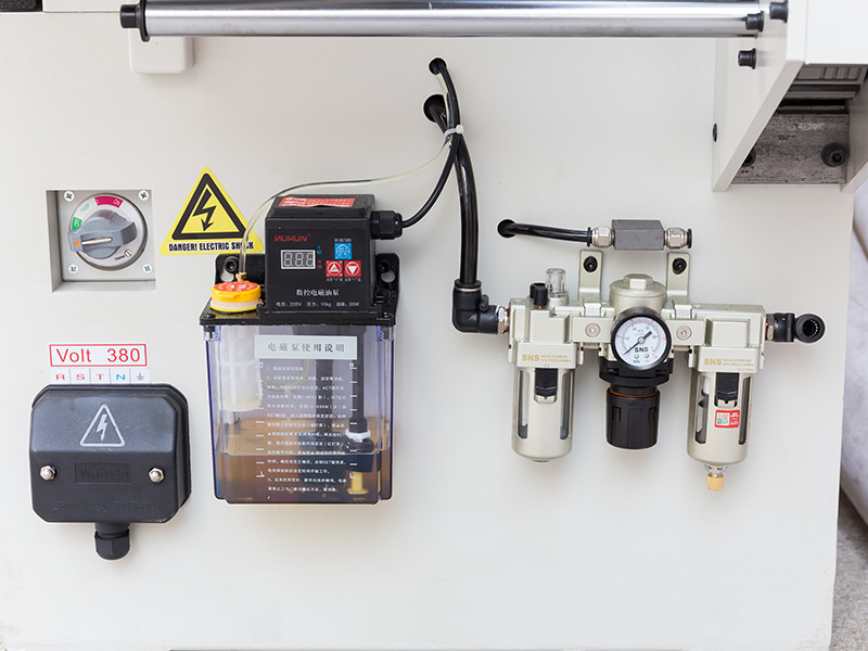 封邊機(jī)油潤(rùn)滑及油水分離器