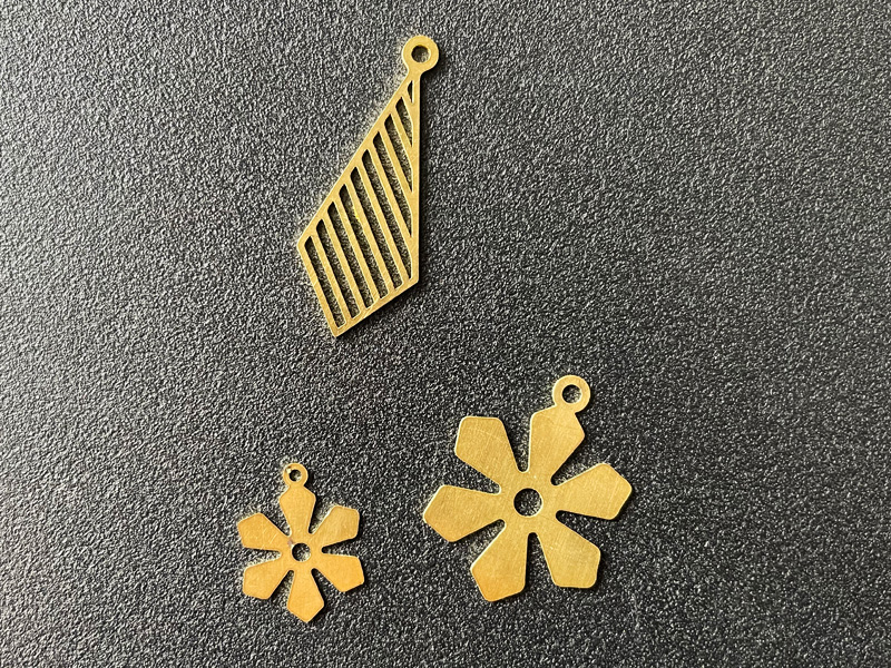 光纖激光切割銅首飾項(xiàng)目