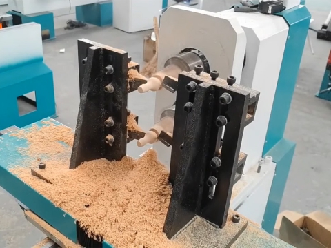 如何在一臺車床上同時制作多個木工項目？