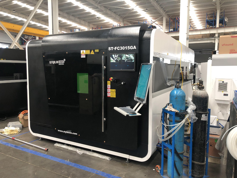 美國自動(dòng)精密數(shù)控光纖激光金屬切割機(jī)