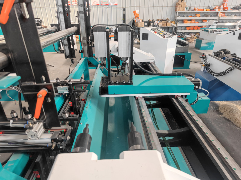 用于制作木制臺球桿的雙主軸數(shù)控車床