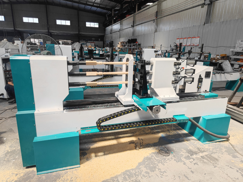 用于木工車(chē)削的多軸數(shù)控仿形車(chē)床