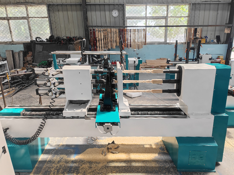 用于木材車(chē)削的自動(dòng)數(shù)控仿形車(chē)床