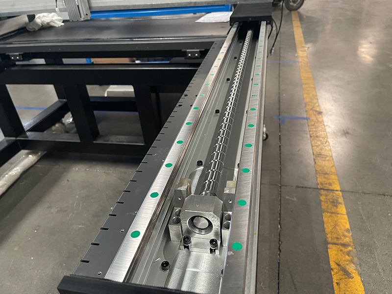 雙導(dǎo)軌、研磨滾珠絲杠傳動