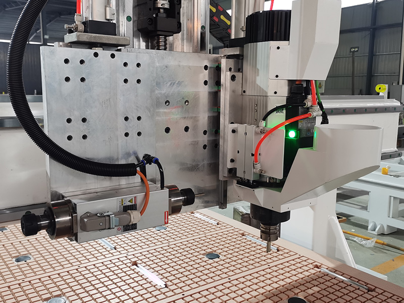 4x8直排式自動(dòng)換刀數(shù)控木工雕刻機(jī)特價(jià)出售