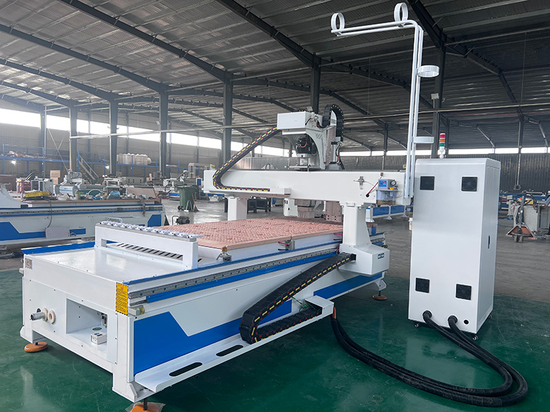 4x8直排式自動(dòng)換刀數(shù)控木工雕刻機(jī)特價(jià)出售