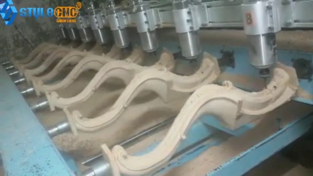 帶 8 個頭的實木柱旋轉(zhuǎn)數(shù)控雕刻機