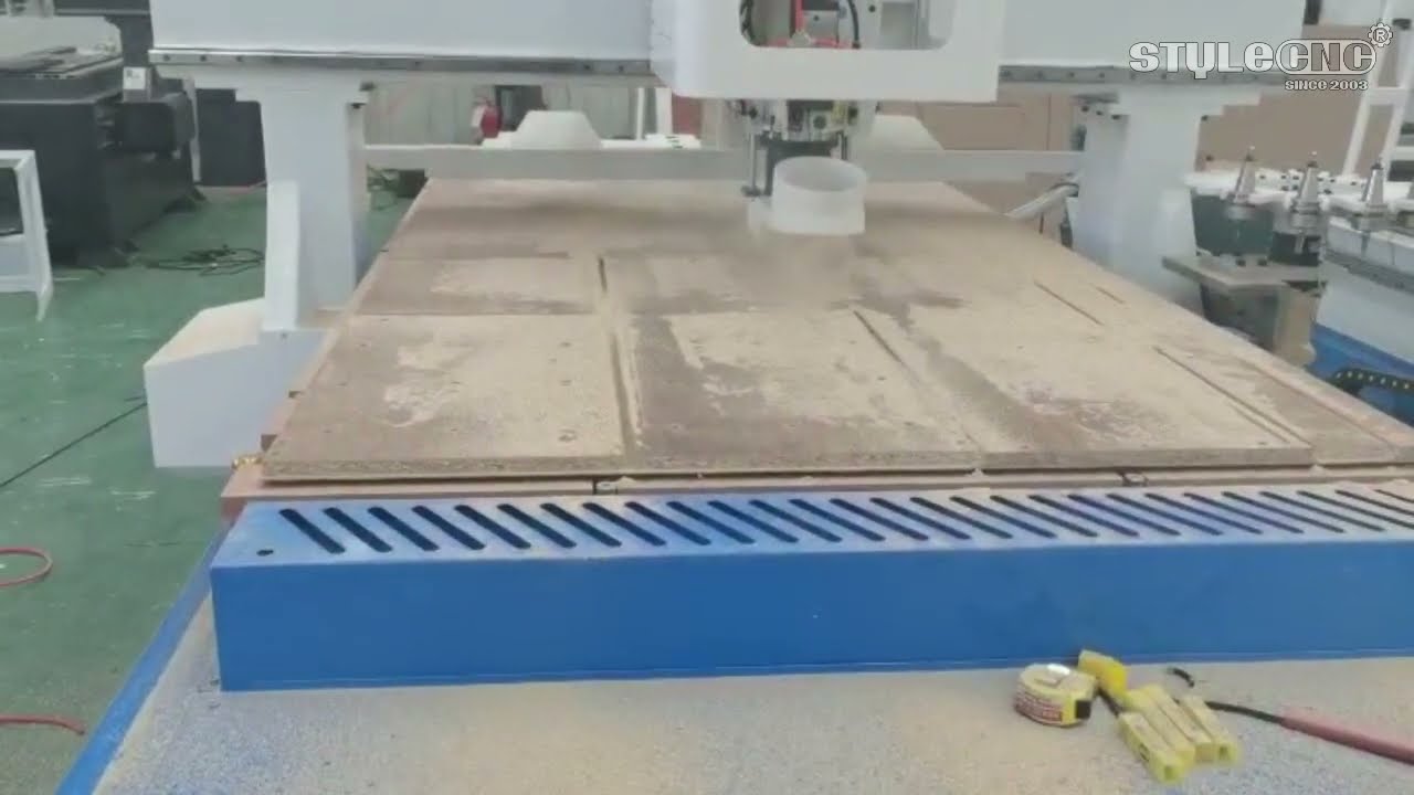 自動(dòng)旋轉(zhuǎn)式刀具更換器數(shù)控雕刻機(jī)加工中心