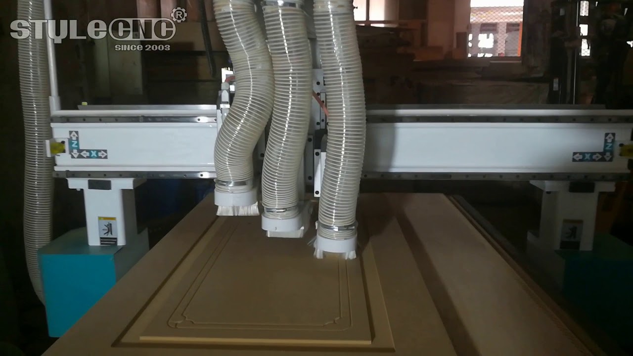 專業(yè)木門制造數(shù)控雕刻機(jī)，配備 3 個(gè)主軸