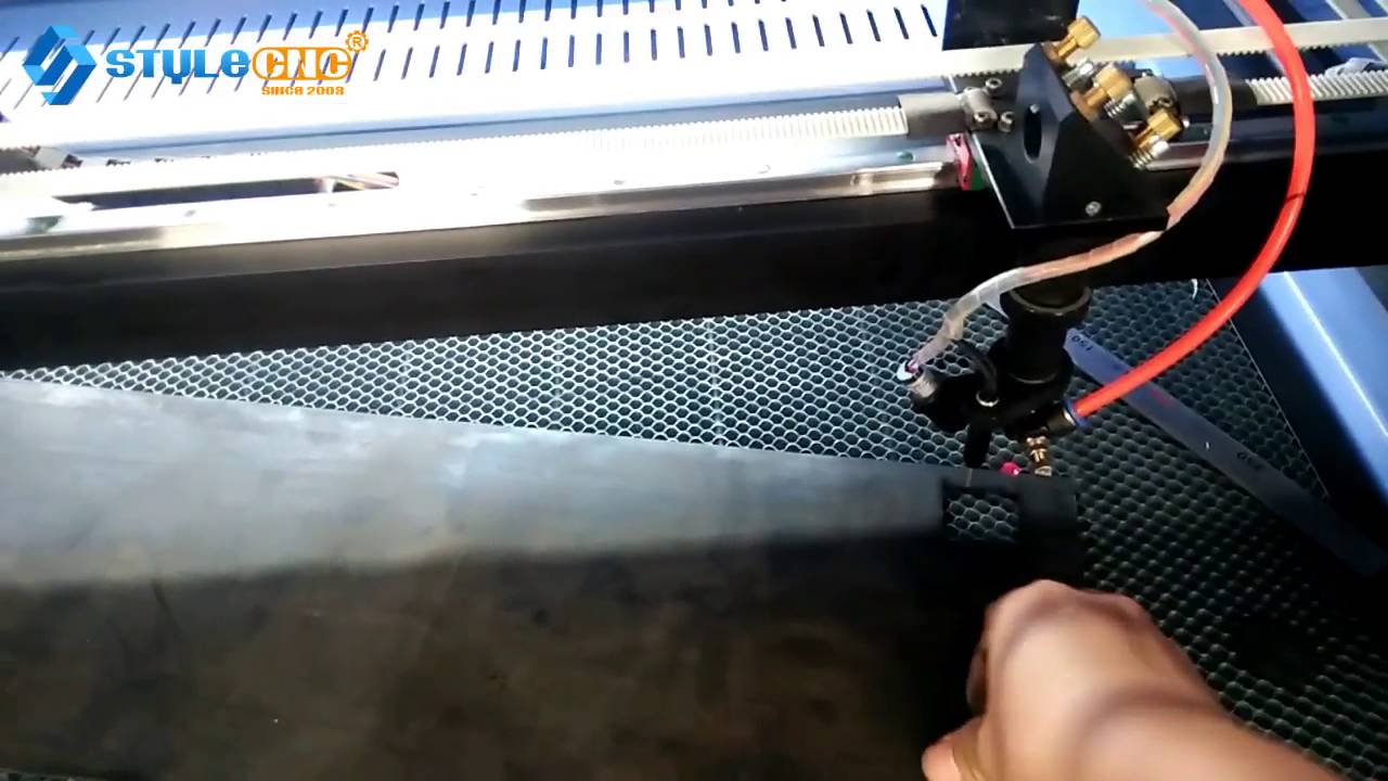 STJ9060 適合小型企業(yè)的激光墊片切割機