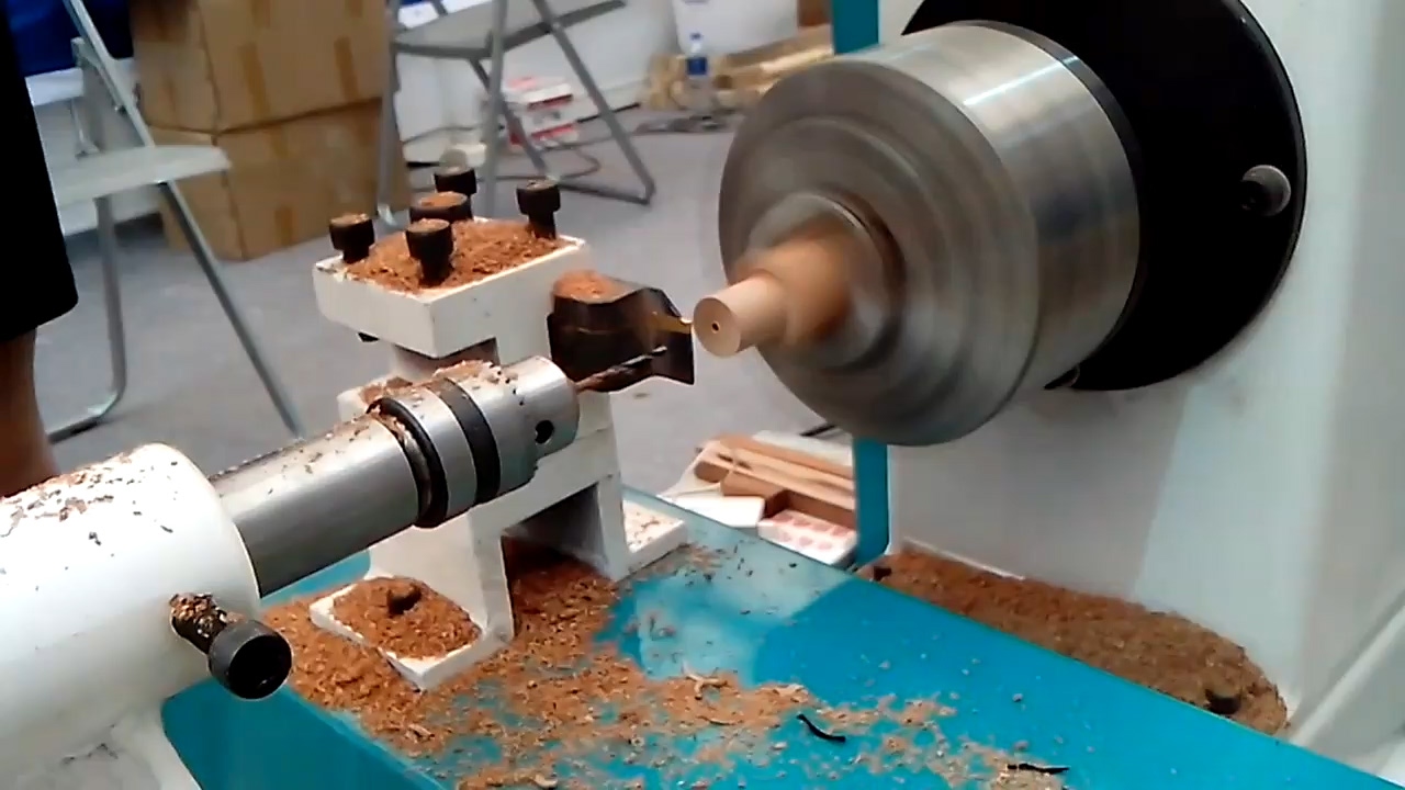 迷你臺(tái)式木工車床，適用于小型木制工藝品和藝術(shù)品