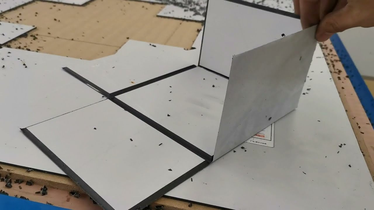 自動(dòng)換刀數(shù)控雕刻機(jī)切割鋁塑復(fù)合板