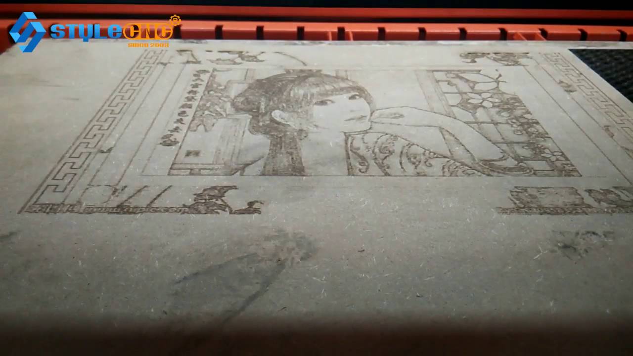 木制工藝品的自動(dòng)激光雕刻照片和圖案